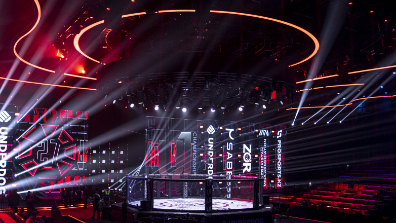 Боец из Казахстана одержал первую победу на турнире OCTAGON 62