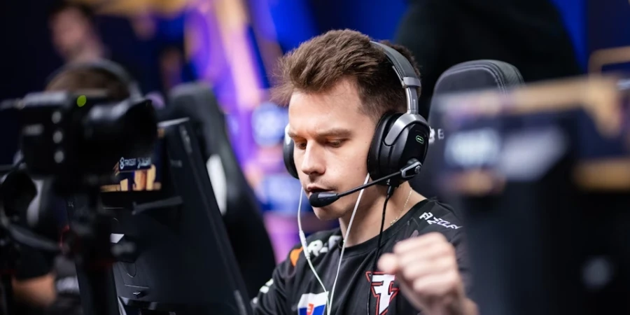 Участник FaZe прокомментировал победу над NAVI в Сингапуре